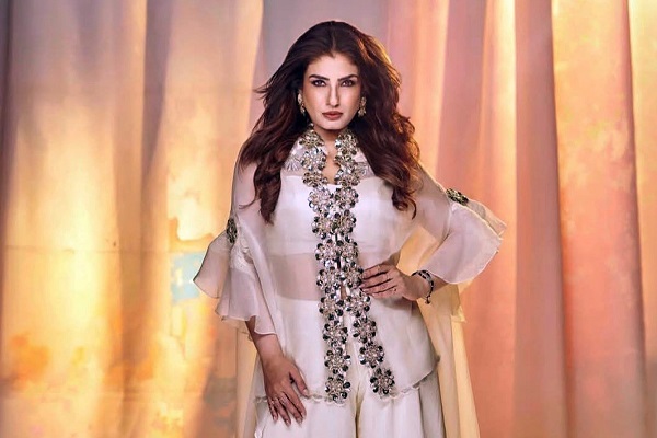 Raveena Tandon recalls juggling six film sets in a day with Karisma Kapoor in the 90s