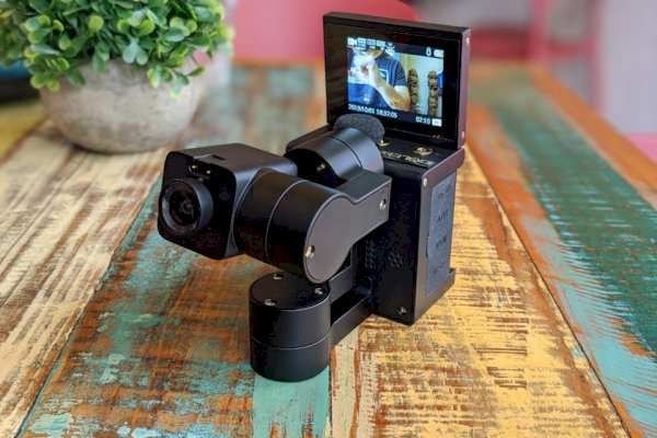 This Vlogging Camera Has A Gimbal, Flip Out Screen And Mic In One Small Package