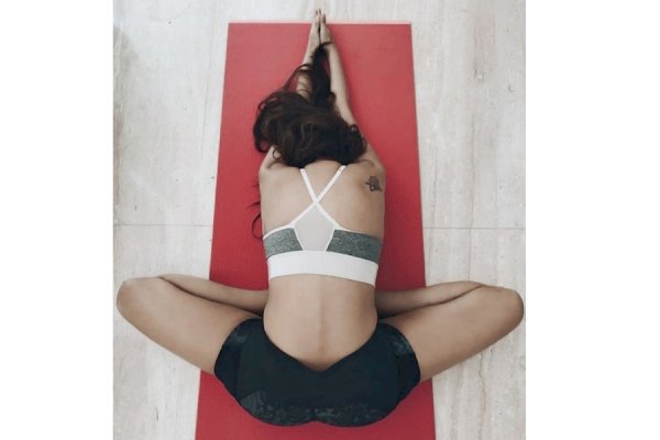 Yoga helps Esha Gupta beat 'emotional roller coaster' of last five months