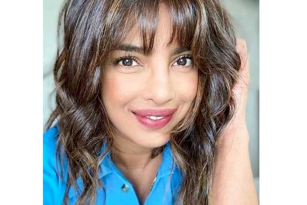 Priyanka chops hair, flaunts her bangs