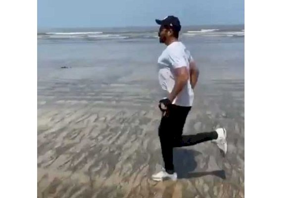 Anil Kapoor turns beach into workout spot