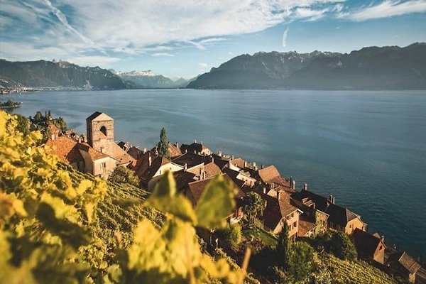 Mesmerising colours of autumn in Switzerland