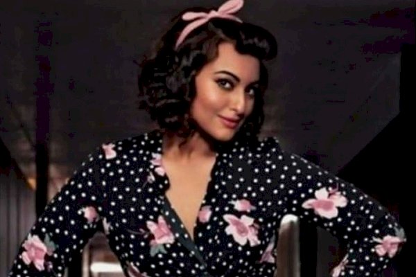 Sonakshi makes a style statement in 'retrospection'