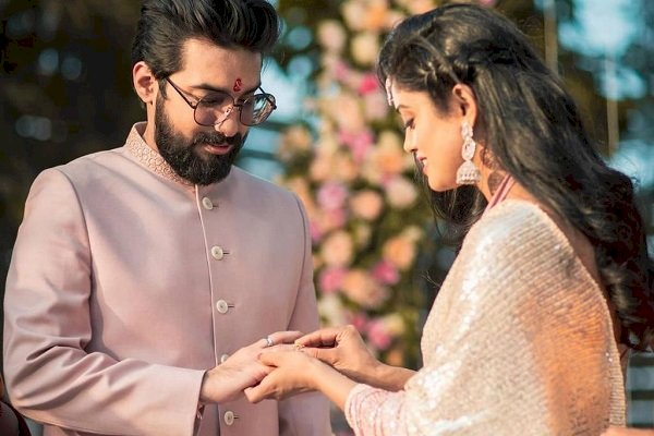 'Bekhayali' duo Sachet Tandon, Parampara Thakur are engaged