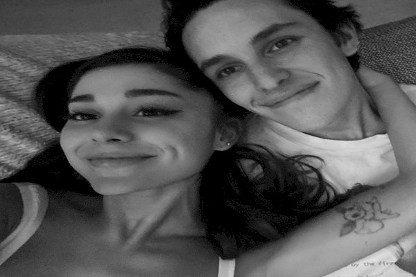 Ariana Grande announces engagement