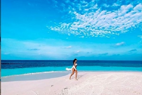 Tara Sutaria shares stunning picture on beach