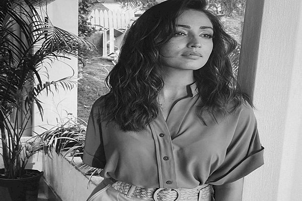 Yami Gautam: 'Something about black and white tones'