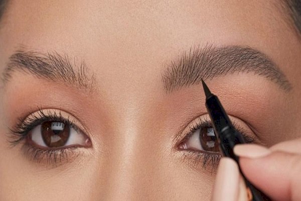 Feathered eyebrows? Here's how you can get 'em