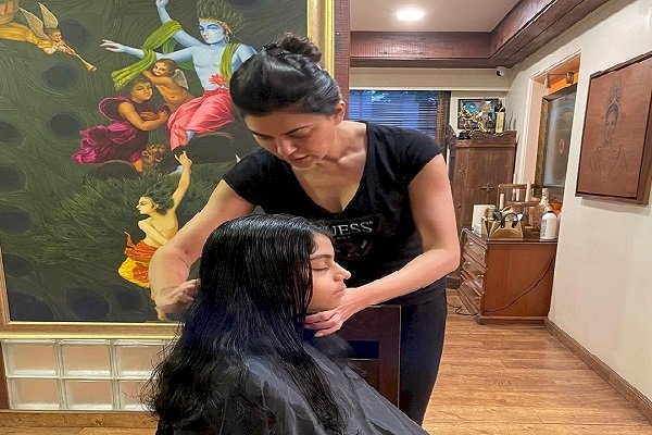 Sushmita Sen is daughter Alisah's 'official choice of hairdresser'