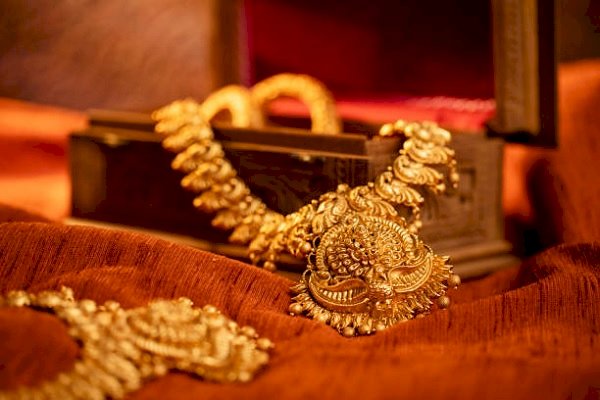 How to clean gold jewellery at home?