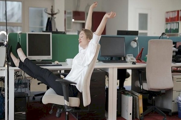 Alternating postures for well-being at the workplace