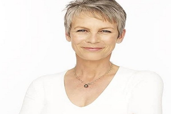 Jamie Lee Curtis avoids mirrors!