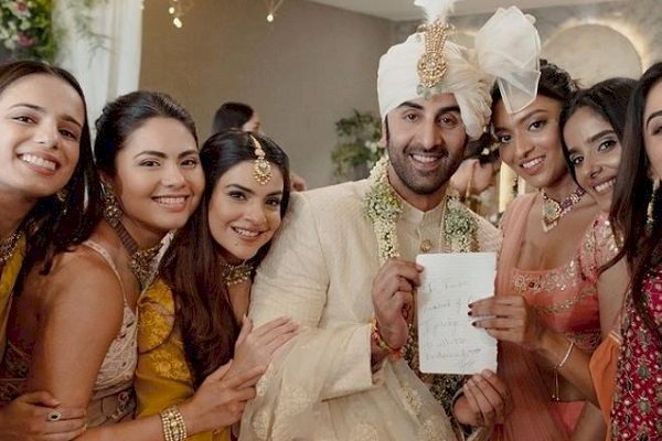 Ranbir-Alia wedding: New pic shows Ranbir pledging Rs 12 lakh to bridesmaids