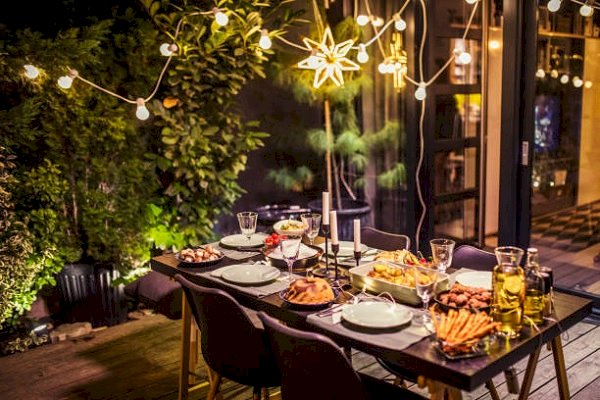 Creating an outdoor dinner vibe at home!