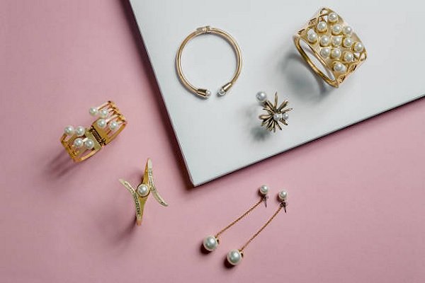 5 Minimalist Jewellery Trends