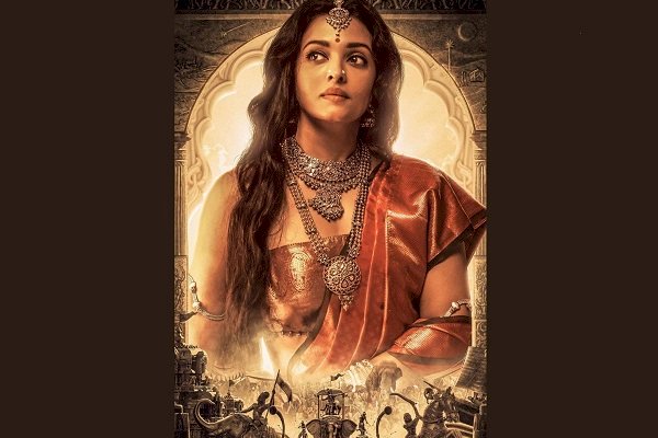 Aishwarya Rai's Queen Nandini look in Mani Ratnam's 'Ponniyin Selvan' released