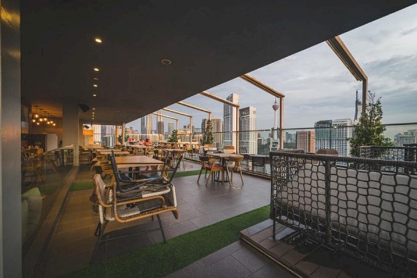 The Best Rooftops Bars and Restaurants in Frankfurt