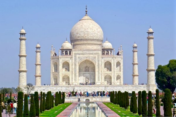 Is Agra to welcome guests in new tourist season?