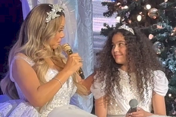 Mariah Carey's daughter joins her for 'Away in a Manger' duet in Toronto