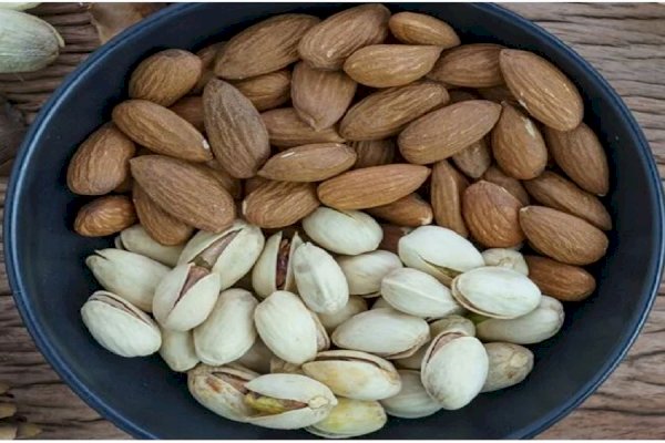 Snacking on tree nuts boosts health, does not lead to weight gain