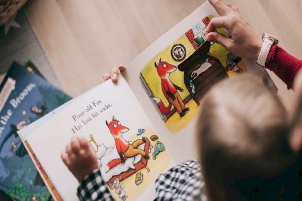 Read aloud with newborns, young kids for lifelong benefits: Researchers