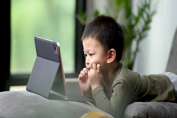 Excessive screen time, trauma can cause behavioural issues in kids