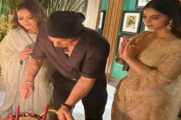 Gauri Khan shares picture from SRK’s birthday celebrations