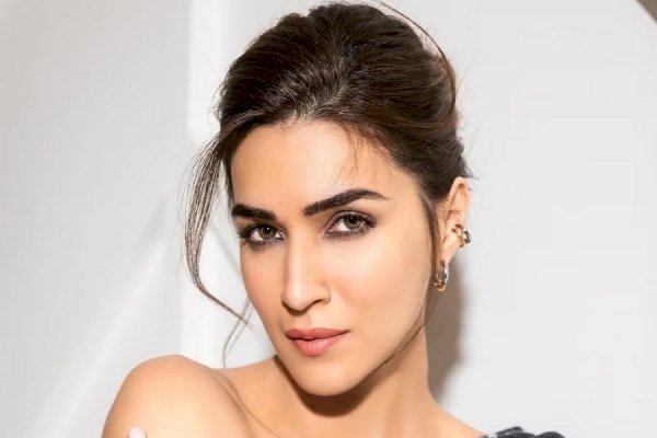 Kriti Sanon refrains from posing together with rumoured boyfriend Kabir Bahia