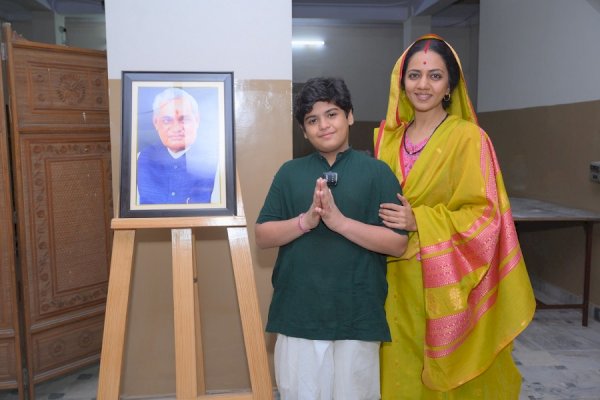 Actors Neha Joshi and Aayudh Bhanushali Celebrate First Anniversary of &TV’s Atal in Gwalior, Shri Atal Bihari Vajpayee’s Birthplace