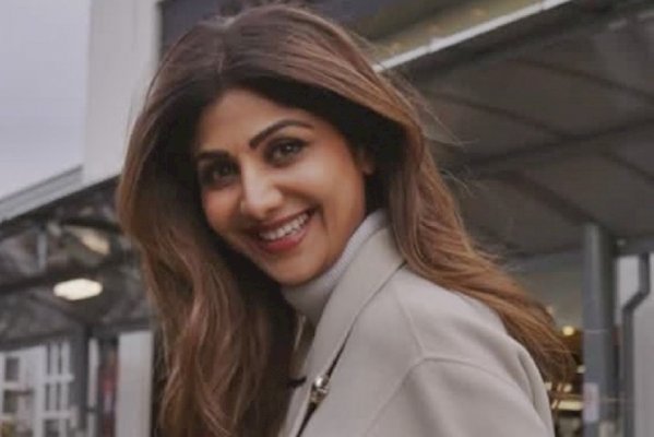 Shilpa Shetty is all ready to shop for Christmas