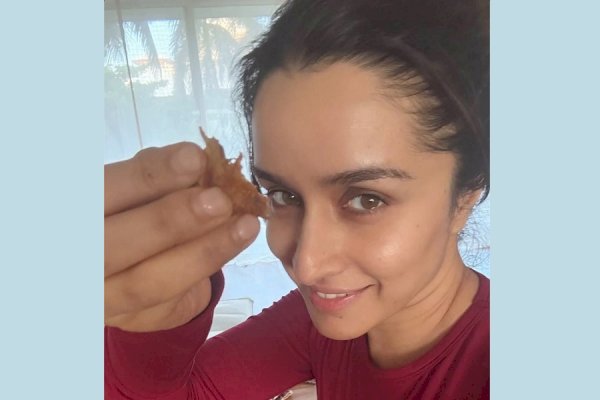 Shraddha Kapoor relishes Puran Poli on Maharashtra Day