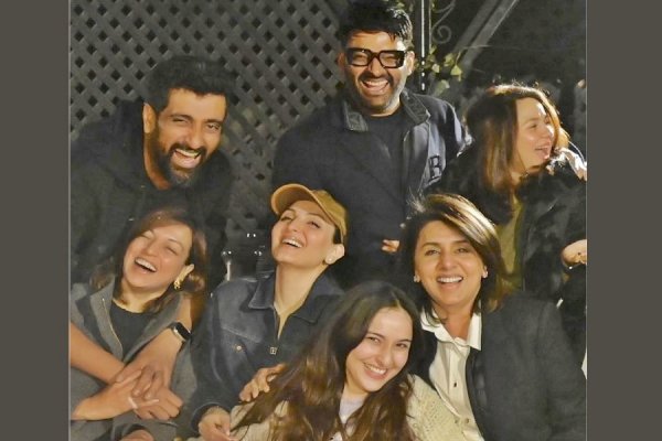 Riddhima Kapoor shares first photo from the sets of her debut project with mom Neetu and Kapil Sharma