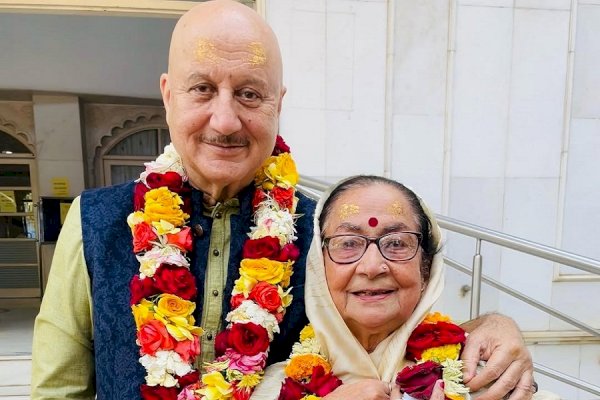 Anupam Kher captures his mom’s joy in a beautiful Mother’s Day moment