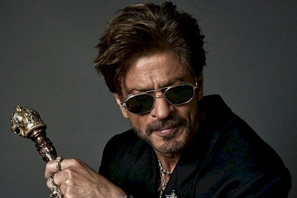 Farah Khan turns Shah Rukh Khan into a chef