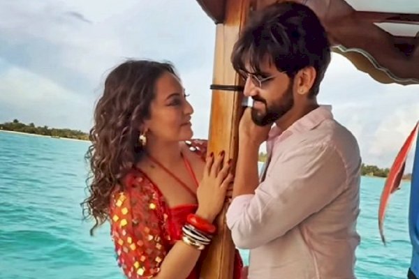 Sonakshi Sinha and Zaheer Iqbal look lost in each other during Maldives vacation