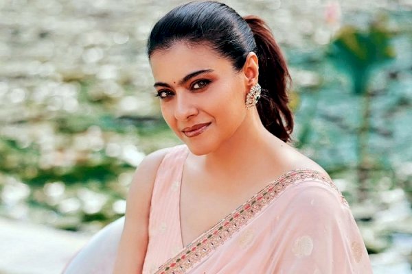 Kajol visits city of joy to seek her Ma’s blessings