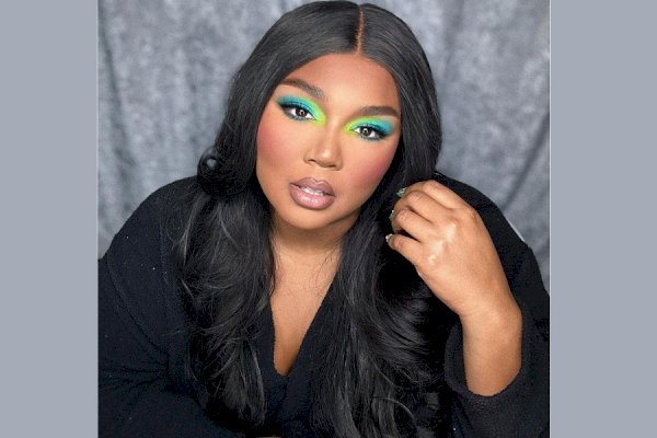 Lizzo channels Beyonce as she enjoys her blonde era