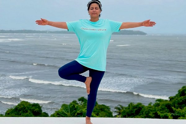 Hina Khan does Yoga with a ‘perfect view’