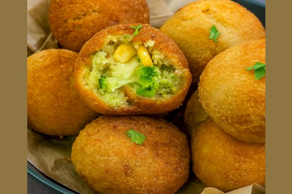 Crispy Cheese Corn Balls
