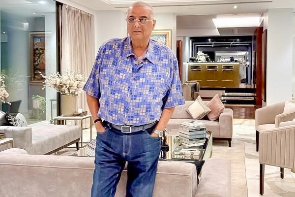 Janhvi Kapoor says 'Wow papa' as Boney Kapoor poses in altered jeans, old shirt & fresh haircut