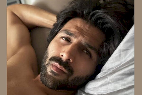Kartik Aryan finds it difficult to kill his “vacation slumber”, returns back to the grind