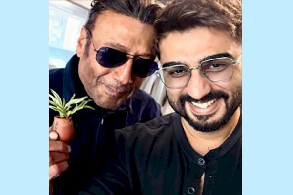 Arjun Kapoor delighted to fly with his 'favourite person', Jackie Shroff, shares an airport selfie