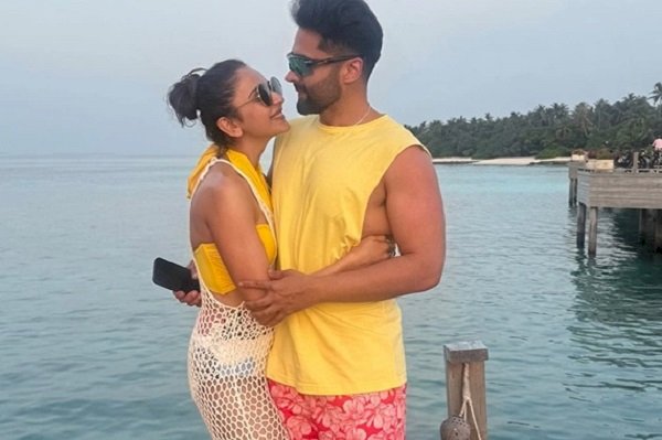 Rakul Preet Singh, Jackky Bhagnani unwind at their luxurious vacation in Maldives