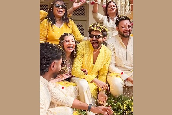 Kartik Aaryan cannot contain his excitement at sister Kritika's flower haldi ceremony