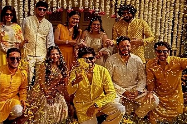 Kartik Aaryan's sister dances to his hit song while walking towards wedding mandap under 'phoolon ki chaadar'