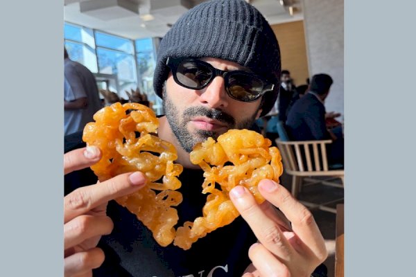 Kartik Aaryan gorges on heart-shaped ‘jalebi, fafda’ in Ahmedabad
