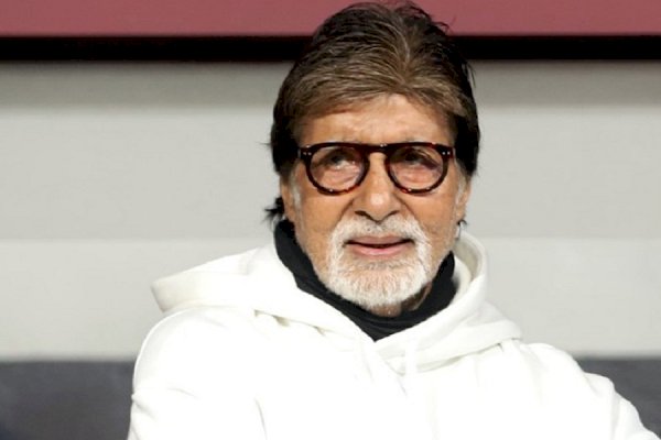 Amitabh Bachchan gorges on cookies: ‘Chapad chapad kha rahe hai’