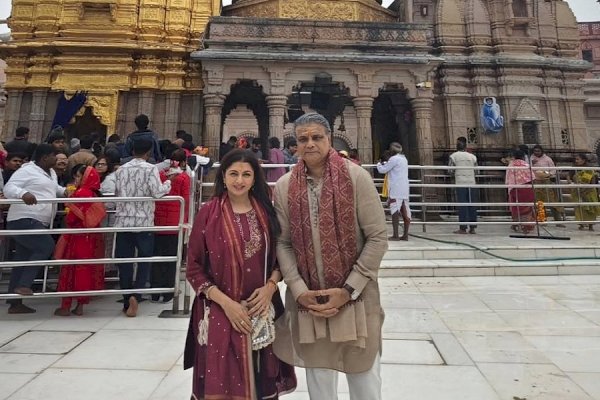 Bhagyashree bids goodbye to 2025 with a soulful spiritual journey in Banaras