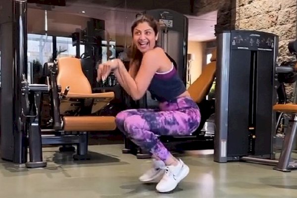 Shilpa Shetty kickstarts the week with some mobility exercises