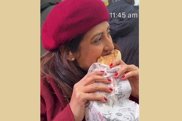 Juhi Parmar & daughter enjoy croissants & breads in Paris all day long
